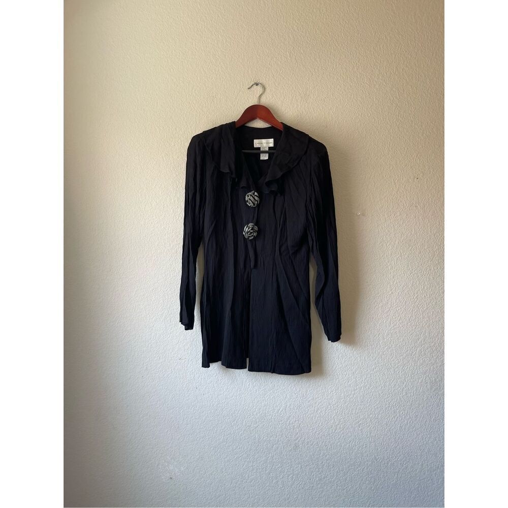 Vintage 80s crepe like lightweight blazer size 6 with rose button details